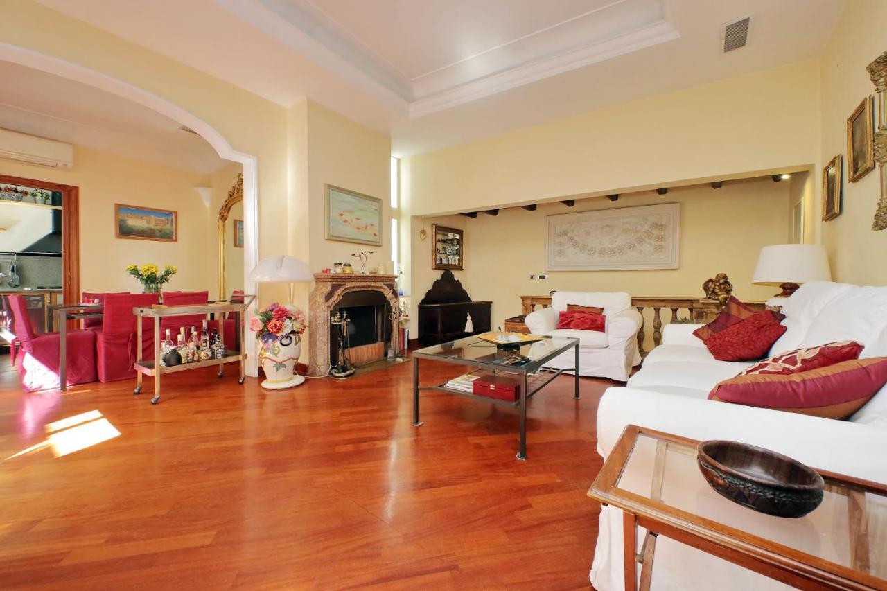 4Bnb - Luxury Trevi Apartment W Terrace ローマ エクステリア 写真