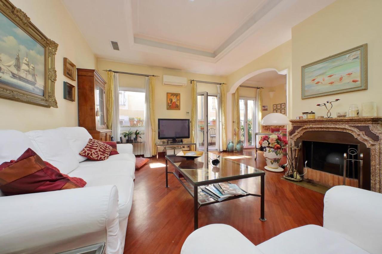 4Bnb - Luxury Trevi Apartment W Terrace ローマ エクステリア 写真