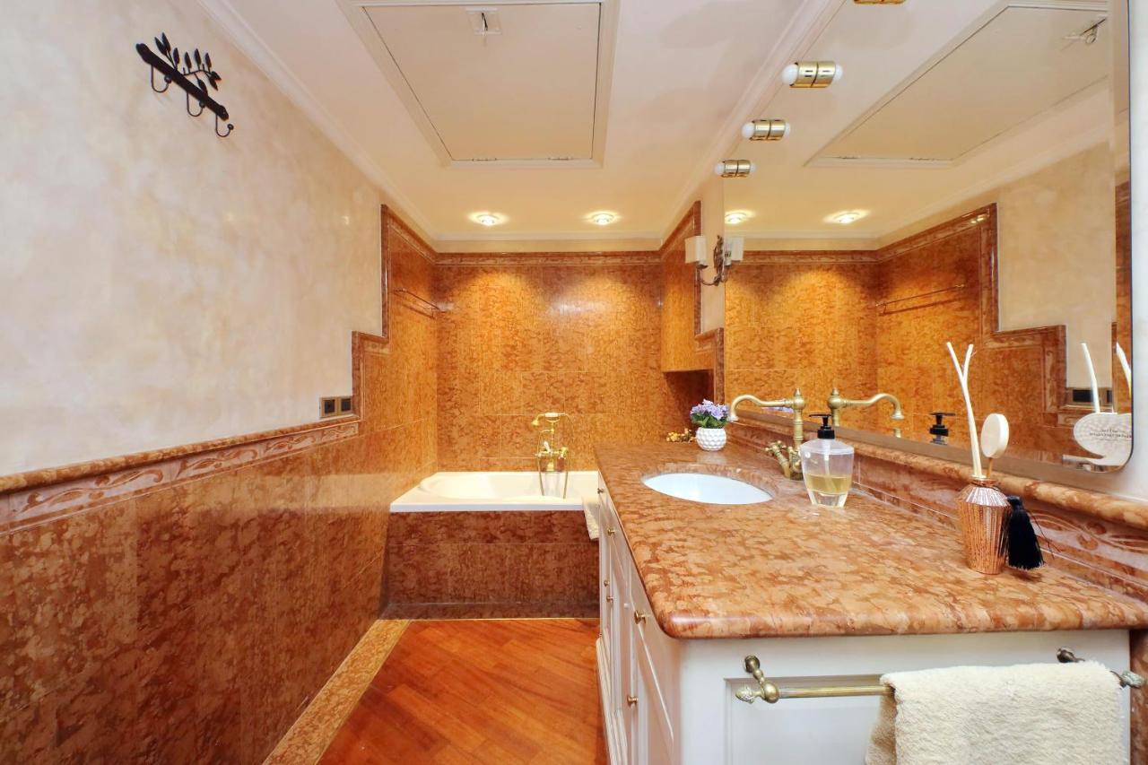 4Bnb - Luxury Trevi Apartment W Terrace ローマ エクステリア 写真