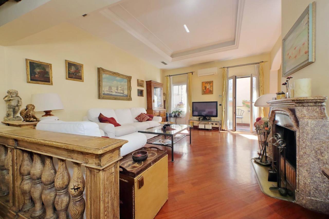 4Bnb - Luxury Trevi Apartment W Terrace ローマ エクステリア 写真