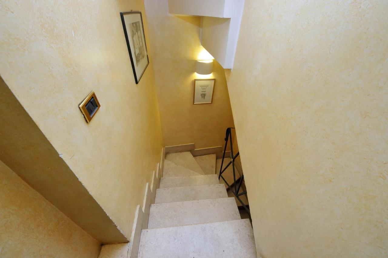 4Bnb - Luxury Trevi Apartment W Terrace ローマ エクステリア 写真
